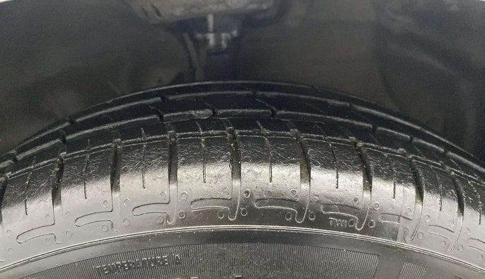 2020 Hyundai AURA S 1.2, Petrol, Manual, 28,139 km, Right Front Tyre Tread