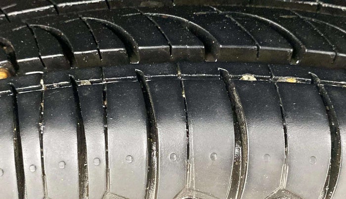 2018 Renault Kwid CLIMBER 1.0 AMT, Petrol, Automatic, 32,068 km, Left Rear Tyre Tread