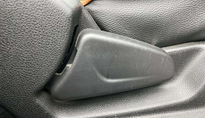 2018 Renault Kwid CLIMBER 1.0 AMT, Petrol, Automatic, 32,068 km, Driver Side Adjustment Panel