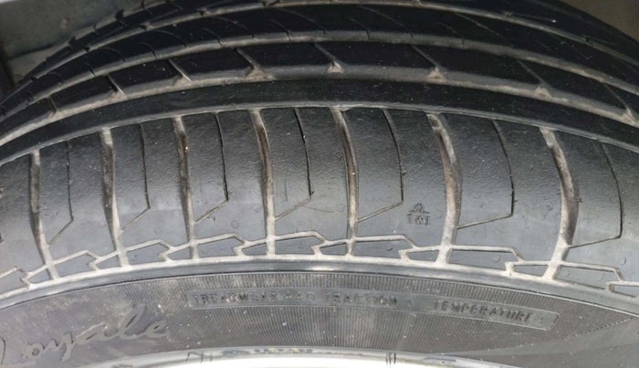 2014 Toyota Corolla Altis G PETROL, Petrol, Manual, 81,383 km, Left Front Tyre Tread