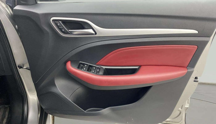 2023 MG ASTOR SAVVY 1.5 CVT S RED, Petrol, Automatic, 8,161 km, Driver Side Door Panels Control