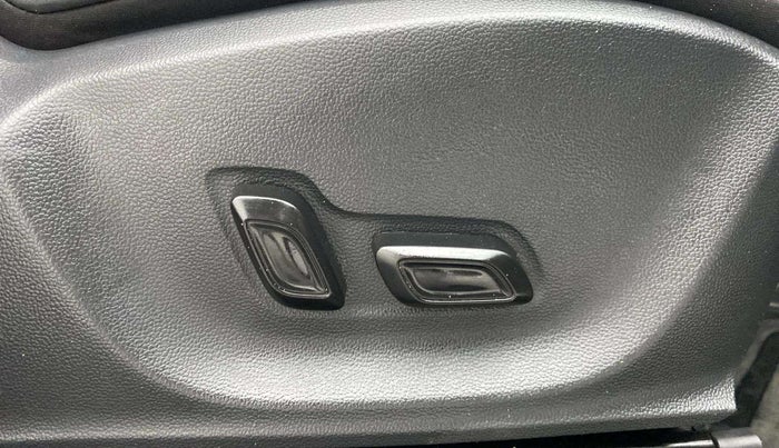 2023 MG ASTOR SAVVY 1.5 CVT S RED, Petrol, Automatic, 8,161 km, Driver Side Adjustment Panel