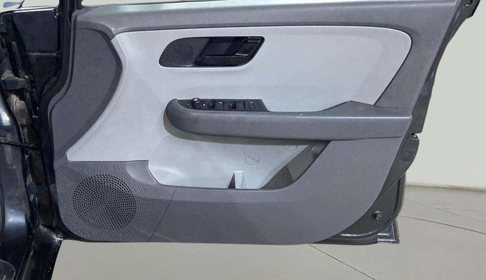 2020 Tata ALTROZ XT PETROL, CNG, Manual, 68,417 km, Driver Side Door Panels Control