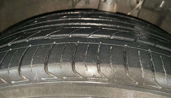 2020 Tata ALTROZ XT PETROL, CNG, Manual, 68,417 km, Left Front Tyre Tread