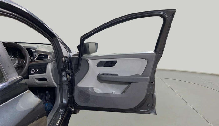 2020 Tata ALTROZ XT PETROL, CNG, Manual, 68,417 km, RHS Front Door