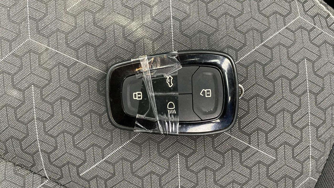 2021 Tata PUNCH ACCOMPLISHED AMT, Petrol, Automatic, 34,917 km, Key Close Up