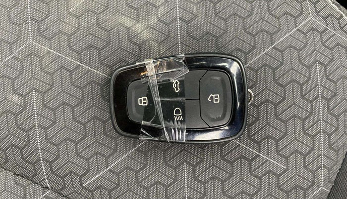 2021 Tata PUNCH ACCOMPLISHED AMT, Petrol, Automatic, 34,917 km, Key Close Up