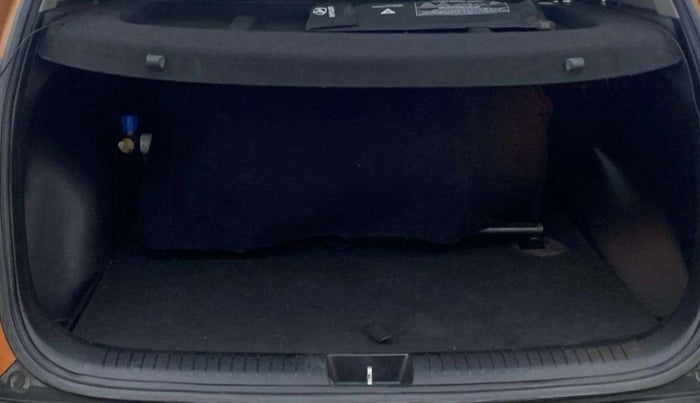 2018 Hyundai Creta SX (O) 1.6 PETROL, CNG, Manual, 43,033 km, Boot Inside