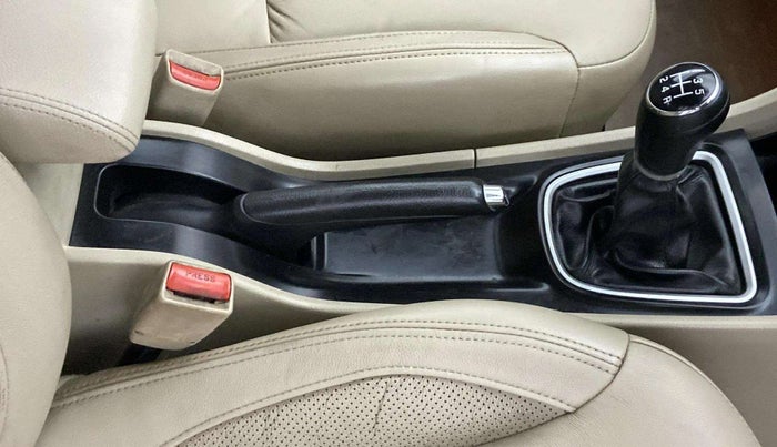 2015 Maruti Ciaz ZXI+, Petrol, Manual, 65,809 km, Gear Lever