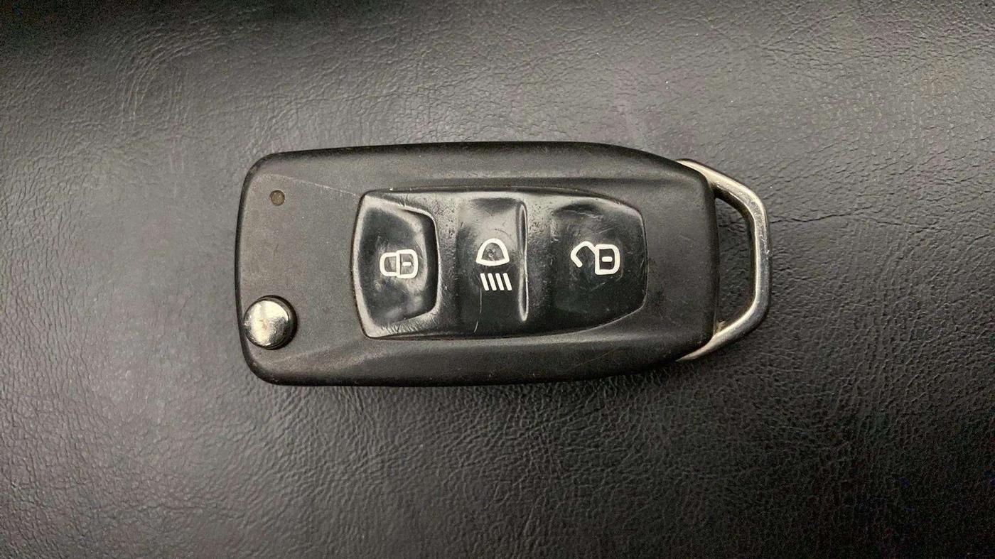 2019 Tata NEXON XM PETROL, Petrol, Manual, 96,267 km, Key Close Up