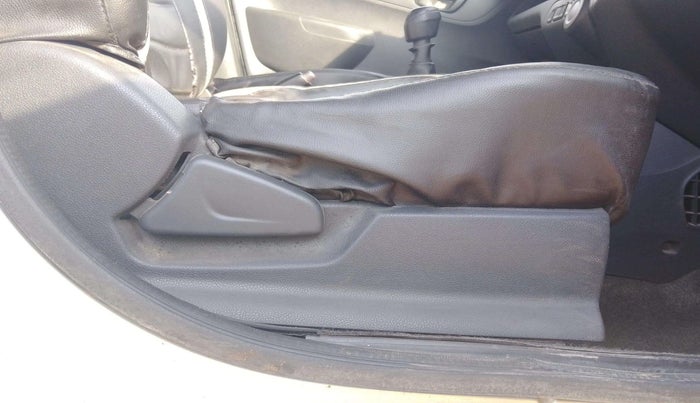 2016 Renault Kwid RXT 0.8, Petrol, Manual, 45,902 km, Driver Side Adjustment Panel