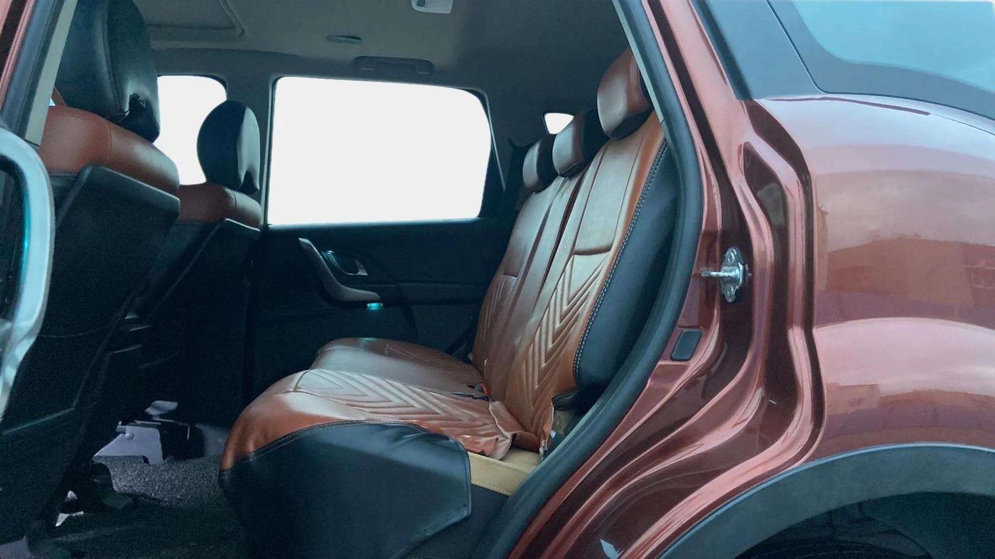 2021 Mahindra XUV500 W9, Diesel, Manual, 82,915 km, Right Side Rear Door Cabin