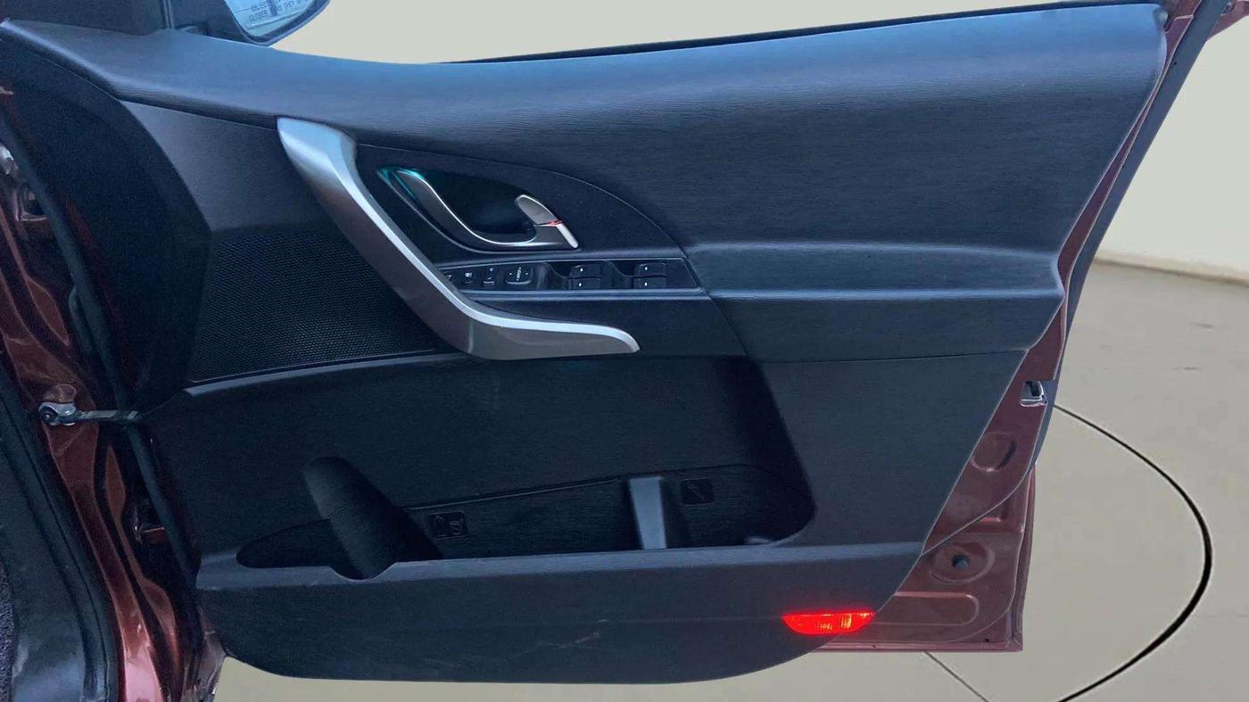 2021 Mahindra XUV500 W9, Diesel, Manual, 82,915 km, Driver Side Door Panels Control