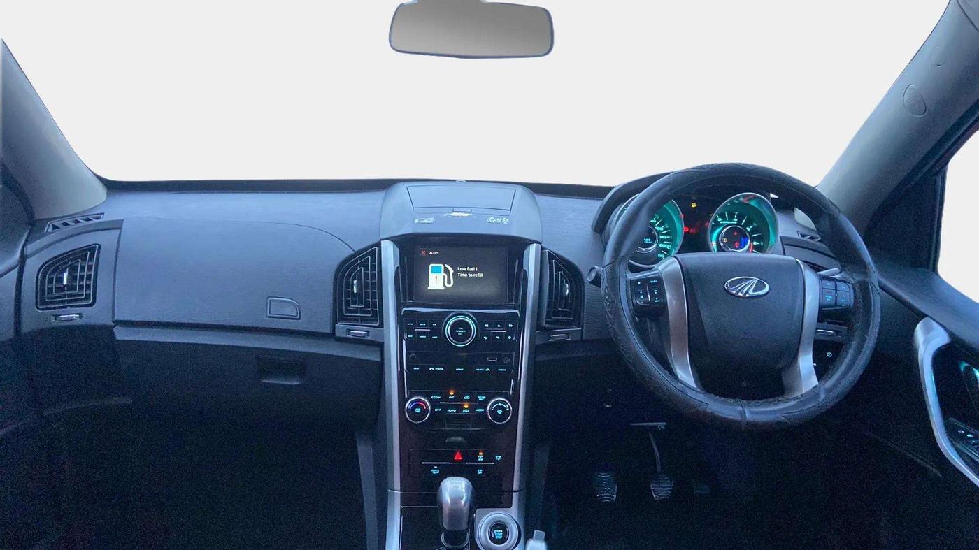 2021 Mahindra XUV500 W9, Diesel, Manual, 82,915 km, Dashboard
