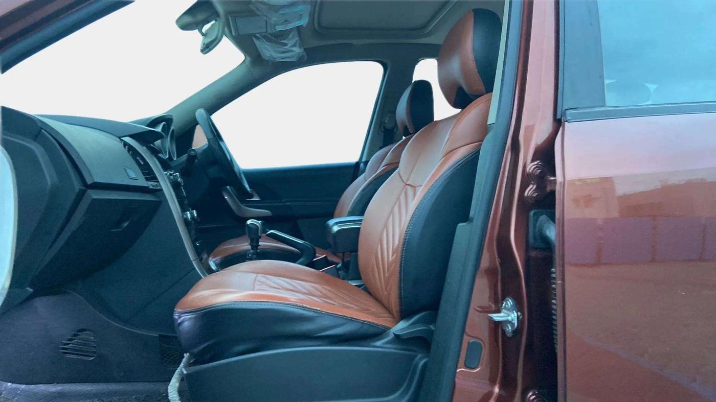 2021 Mahindra XUV500 W9, Diesel, Manual, 82,915 km, Right Side Front Door Cabin
