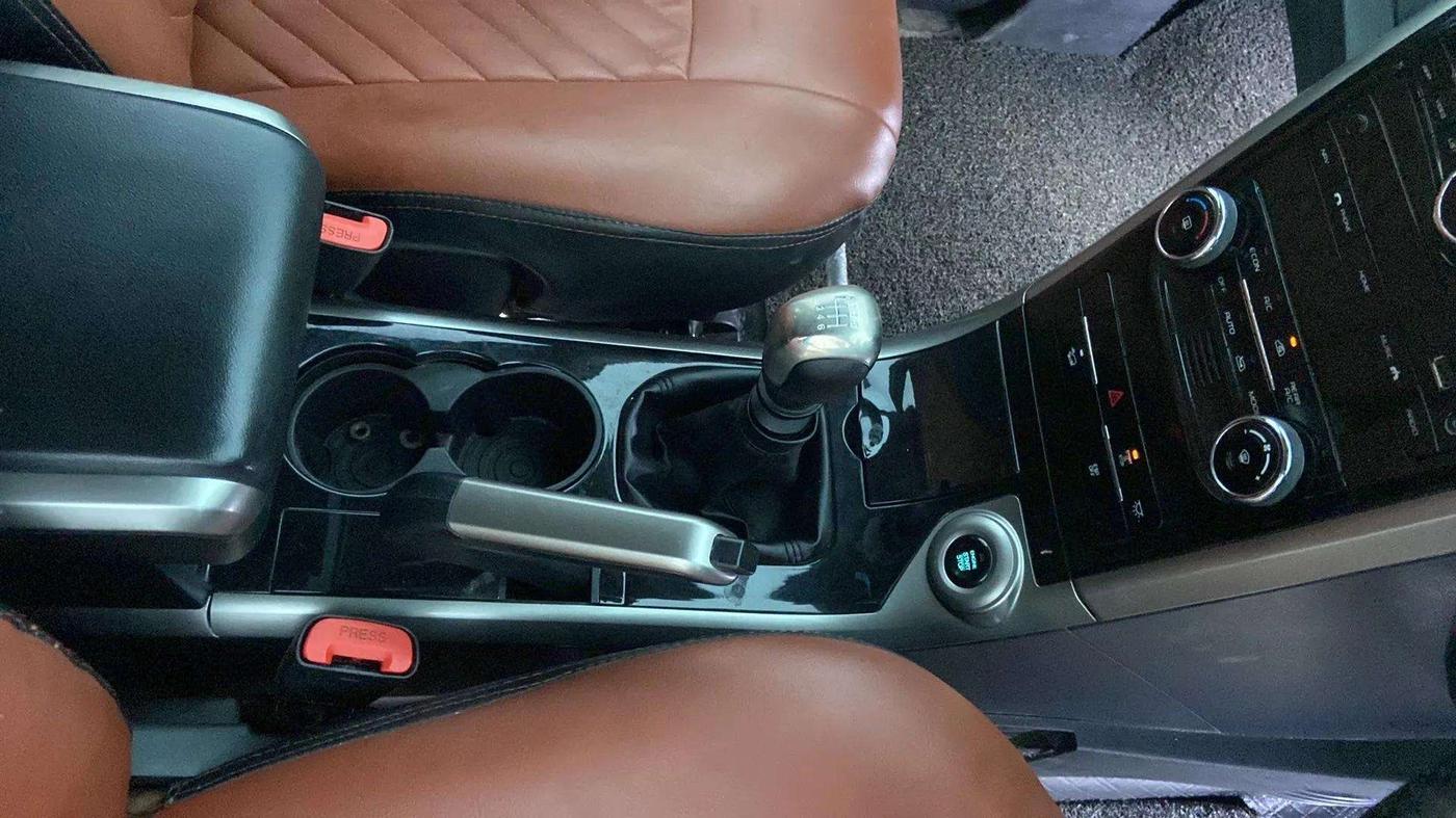 2021 Mahindra XUV500 W9, Diesel, Manual, 82,915 km, Gear Lever