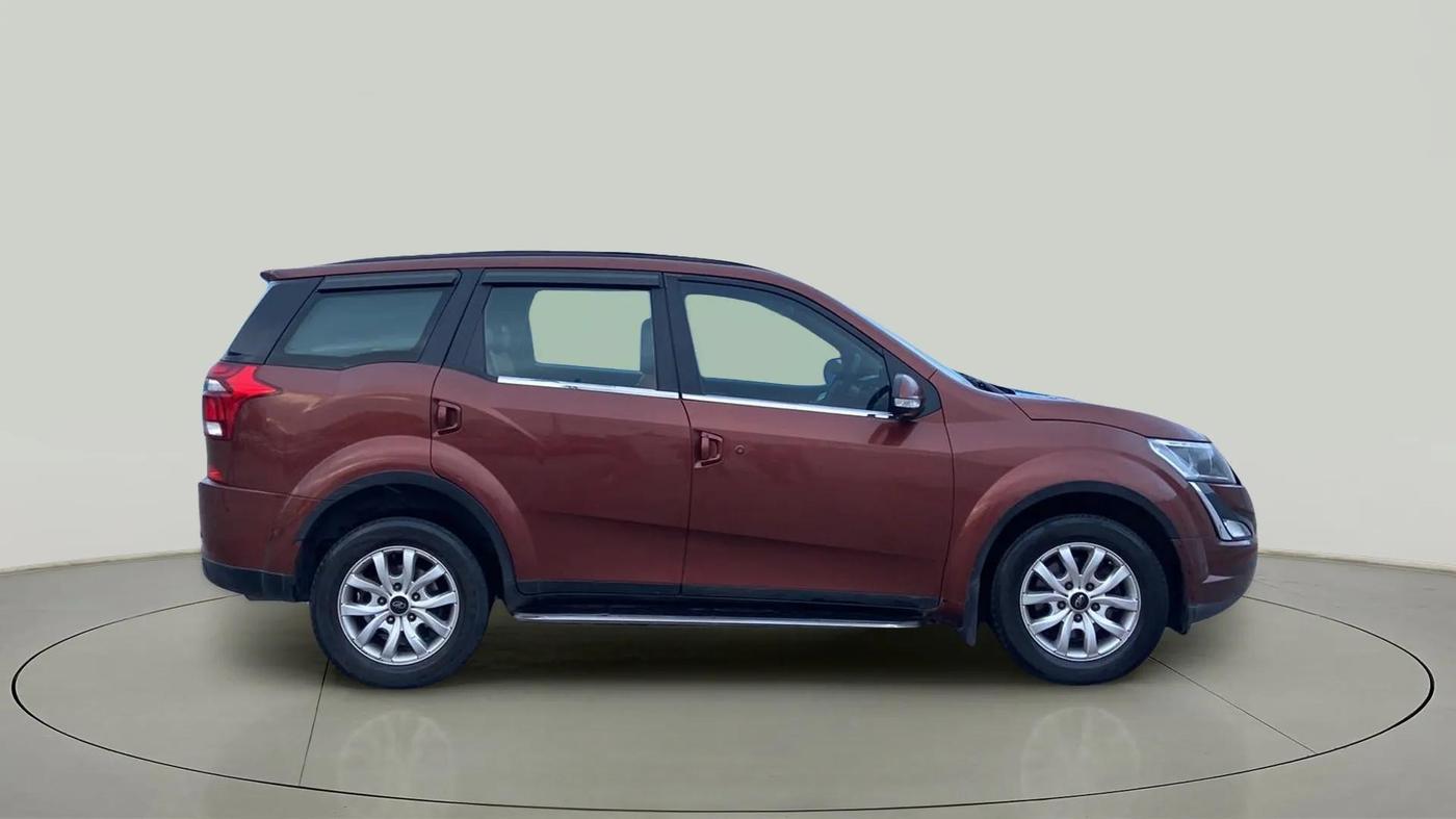 2021 Mahindra XUV500 W9, Diesel, Manual, 82,915 km, Right Side View