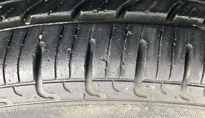 2017 Renault Kwid RXL, Petrol, Manual, 3,131 km, Right Front Tyre Tread