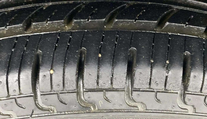 2017 Renault Kwid RXL, Petrol, Manual, 3,131 km, Right Rear Tyre Tread