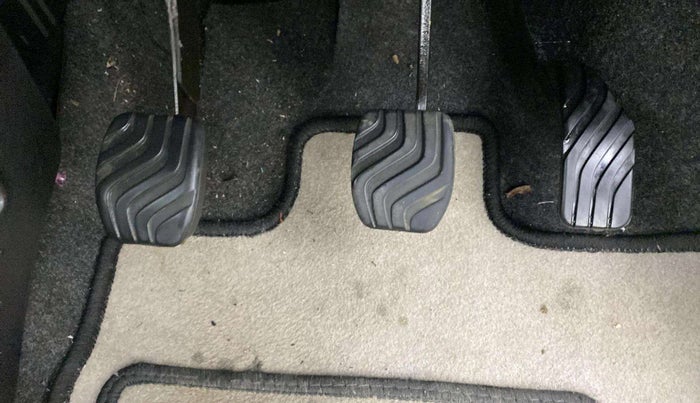 2017 Renault Kwid RXL, Petrol, Manual, 3,131 km, Pedals