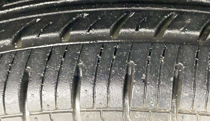 2017 Renault Kwid RXL, Petrol, Manual, 3,131 km, Left Front Tyre Tread