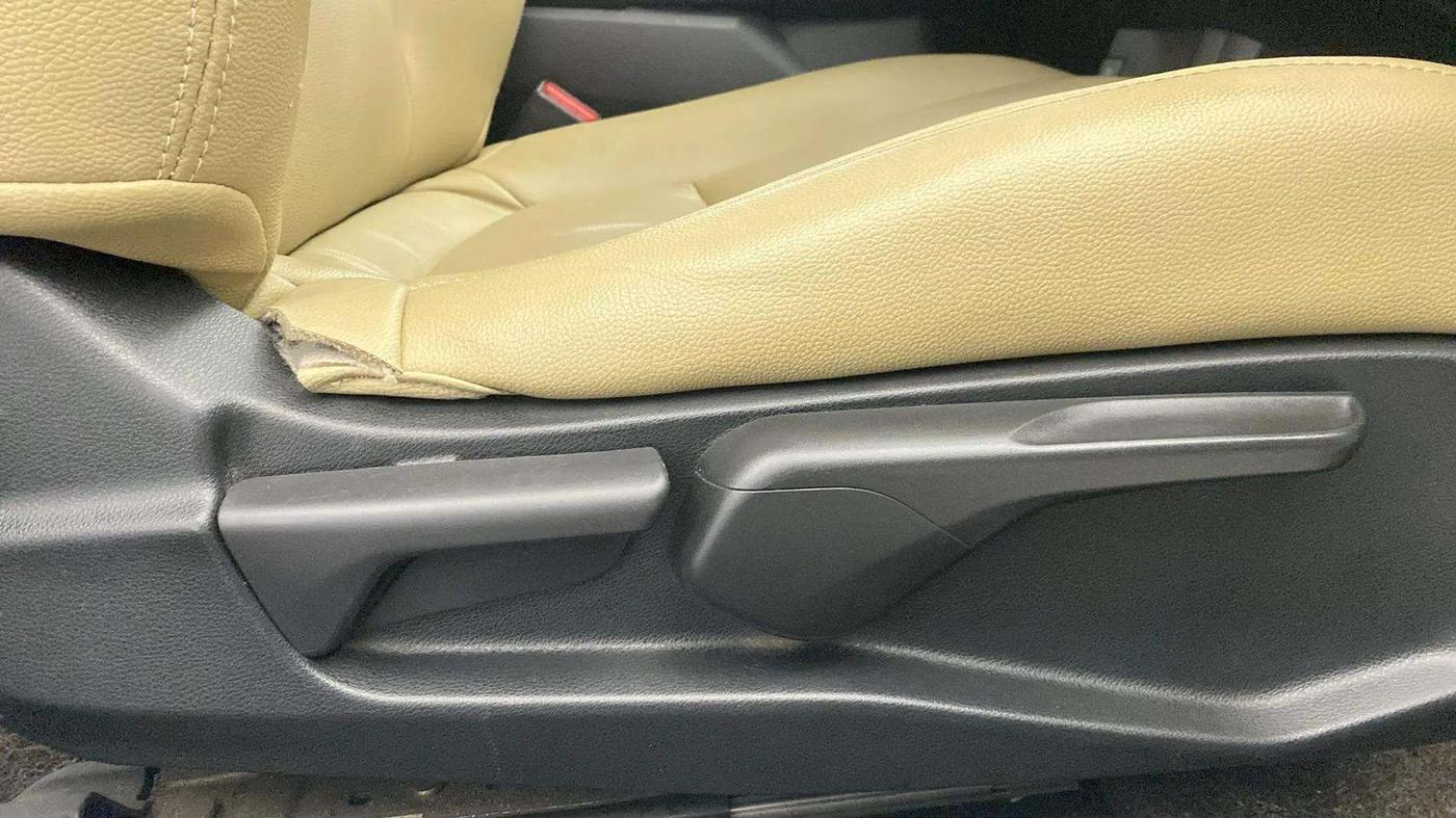 2019 Honda Civic 1.8L I-VTEC V CVT, Petrol, Automatic, 83,755 km, Driver Side Adjustment Panel