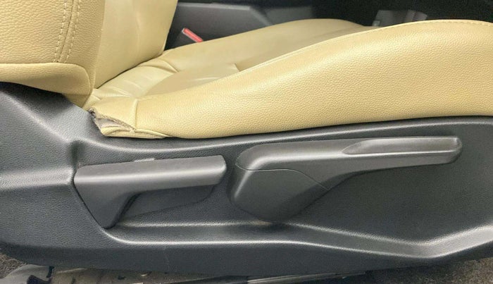 2019 Honda Civic 1.8L I-VTEC V CVT, Petrol, Automatic, 83,755 km, Driver Side Adjustment Panel