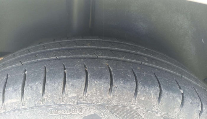 2011 Maruti Swift Dzire VDI, Diesel, Manual, 1,70,000 km, Right Rear Tyre Tread