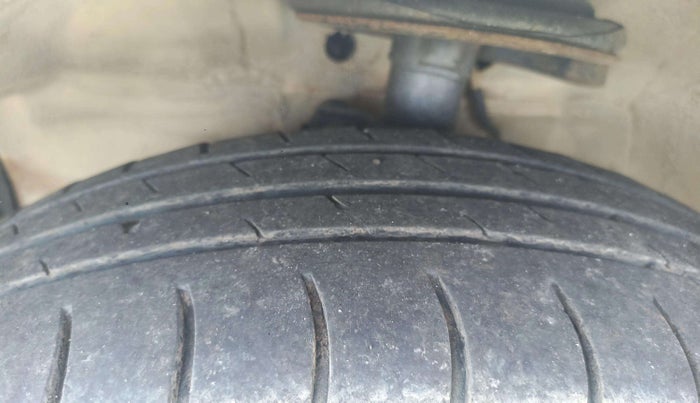 2011 Maruti Swift Dzire VDI, Diesel, Manual, 1,70,000 km, Left Front Tyre Tread