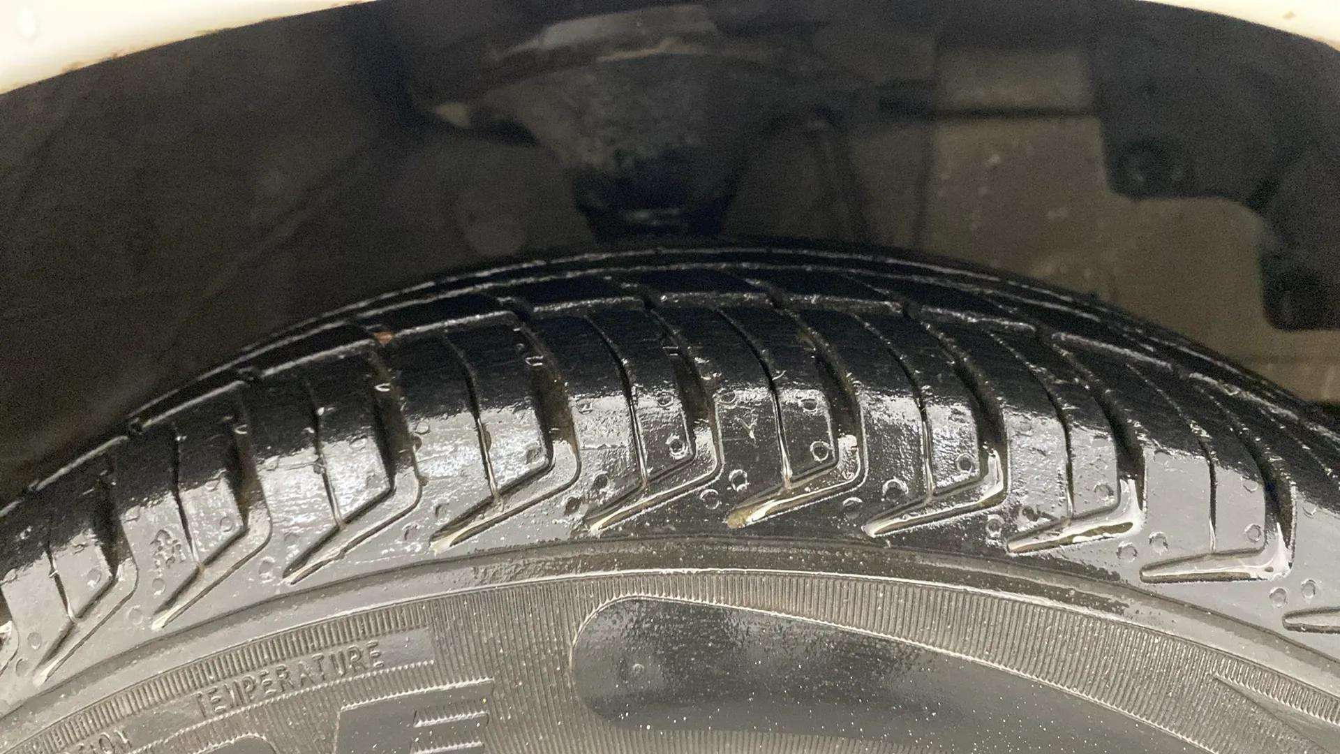 RHS-Front-Tyre-Tread-18