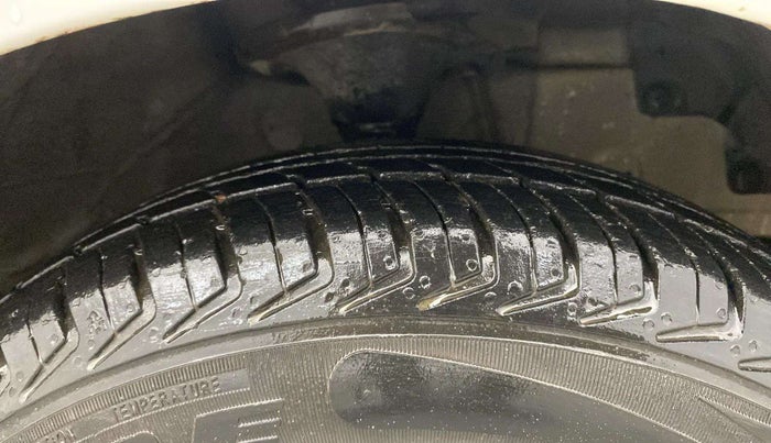 2016 Hyundai Eon D-LITE+, Petrol, Manual, 4,230 km, Right Front Tyre Tread