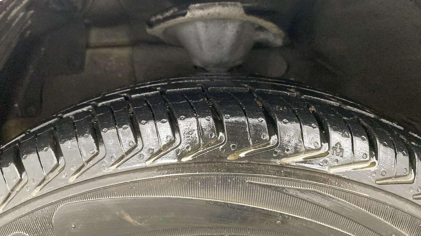 2016 Hyundai Eon D-LITE+, Petrol, Manual, 4,565 km, Left Front Tyre Tread
