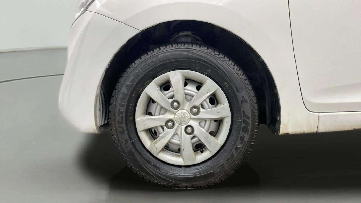 2016 Hyundai Eon D-LITE+, Petrol, Manual, 4,565 km, Left Front Wheel