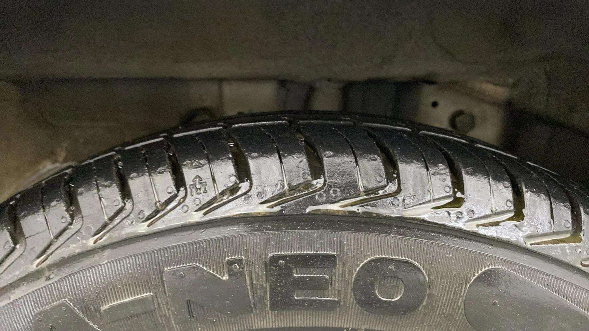 RHS-Rear-Tyre-Tread-19