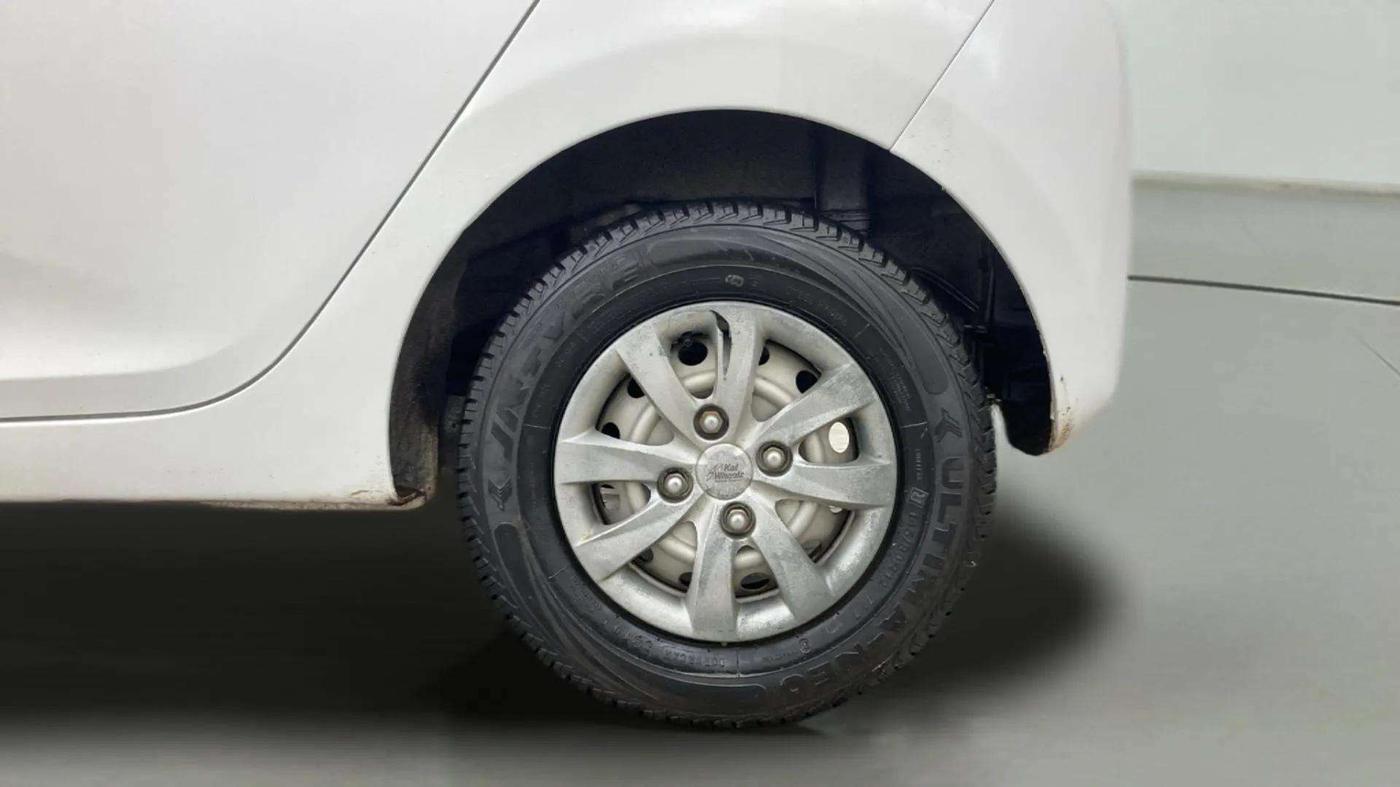 2016 Hyundai Eon D-LITE+, Petrol, Manual, 4,565 km, Left Rear Wheel