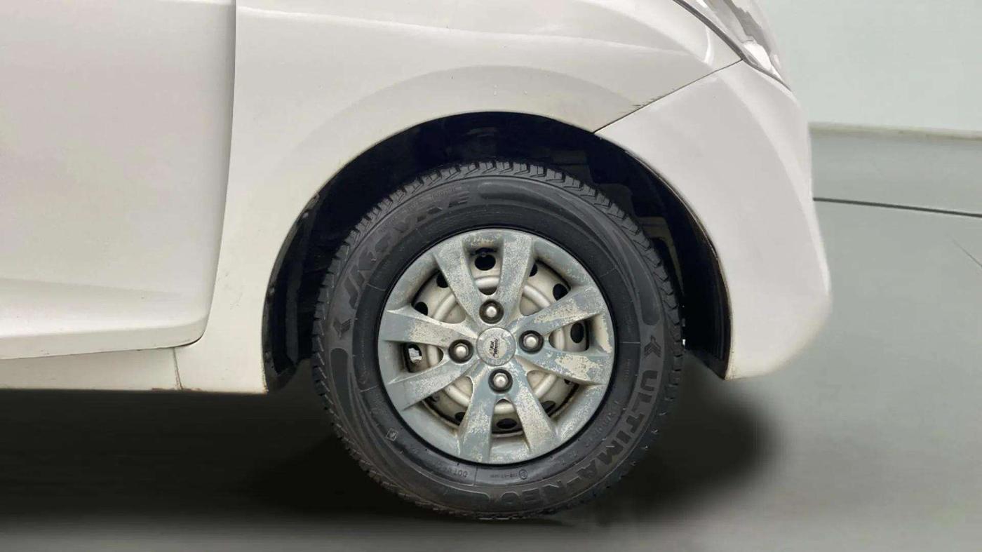 2016 Hyundai Eon D-LITE+, Petrol, Manual, 4,565 km, Right Front Wheel