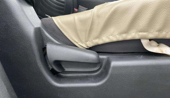 2015 Maruti Wagon R 1.0 LXI CNG, CNG, Manual, 1,24,620 km, Driver Side Adjustment Panel