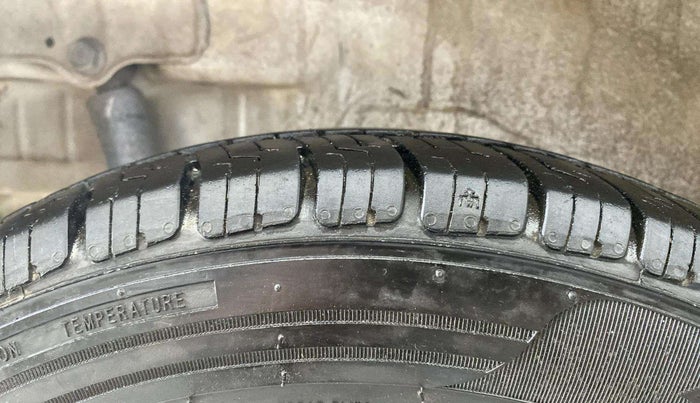 2015 Maruti Wagon R 1.0 LXI CNG, CNG, Manual, 1,24,620 km, Right Rear Tyre Tread
