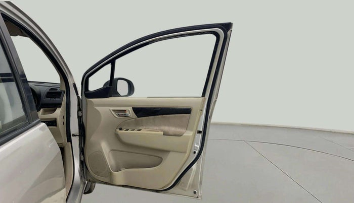 2014 Maruti Ertiga VXI CNG, CNG, Manual, 91,469 km, RHS Front Door