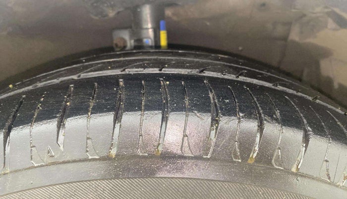 2014 Maruti Ertiga VXI CNG, CNG, Manual, 91,469 km, Right Front Tyre Tread