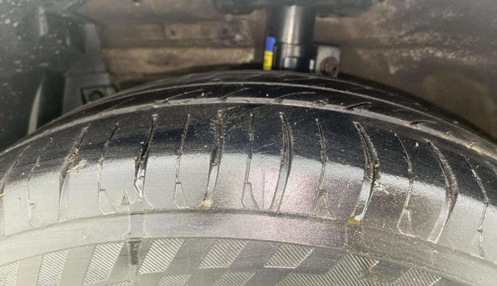 2014 Maruti Ertiga VXI CNG, CNG, Manual, 91,469 km, Left Front Tyre Tread