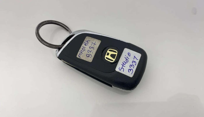 2013 Honda Amaze 1.2L I-VTEC S, CNG, Manual, 1,01,709 km, Key Close Up