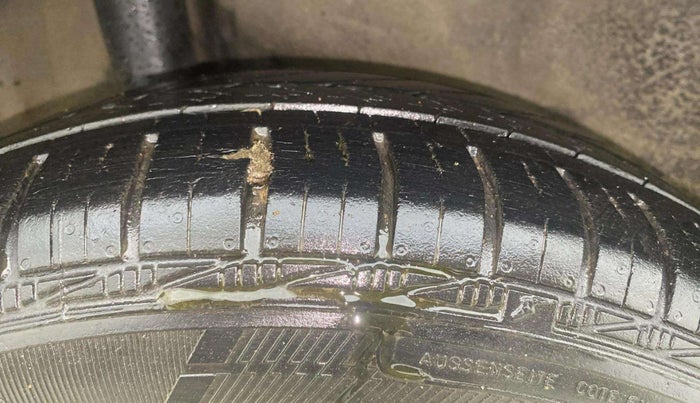 2013 Honda Amaze 1.2L I-VTEC S, CNG, Manual, 1,01,709 km, Right Rear Tyre Tread