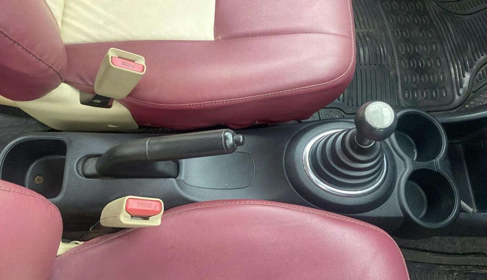 2013 Honda Amaze 1.2L I-VTEC S, CNG, Manual, 1,01,709 km, Gear Lever