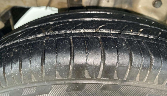 2014 Hyundai Eon D-LITE+, Petrol, Manual, 72,122 km, Right Rear Tyre Tread