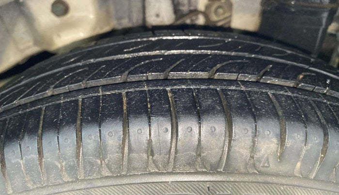 2014 Hyundai Eon D-LITE+, Petrol, Manual, 72,122 km, Left Rear Tyre Tread