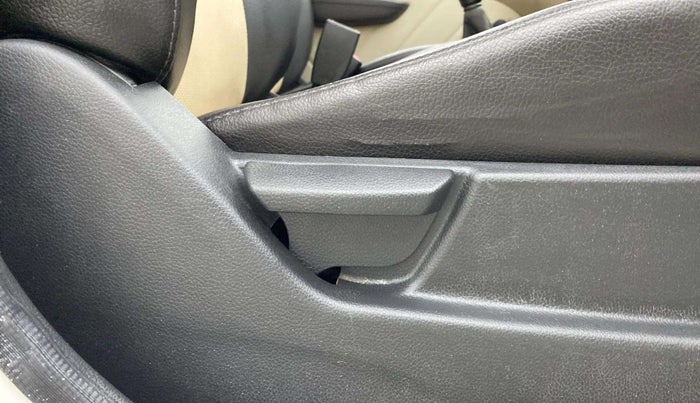 2014 Hyundai Eon D-LITE+, Petrol, Manual, 72,122 km, Driver Side Adjustment Panel