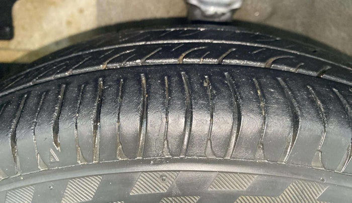2014 Hyundai Eon D-LITE+, Petrol, Manual, 72,122 km, Left Front Tyre Tread