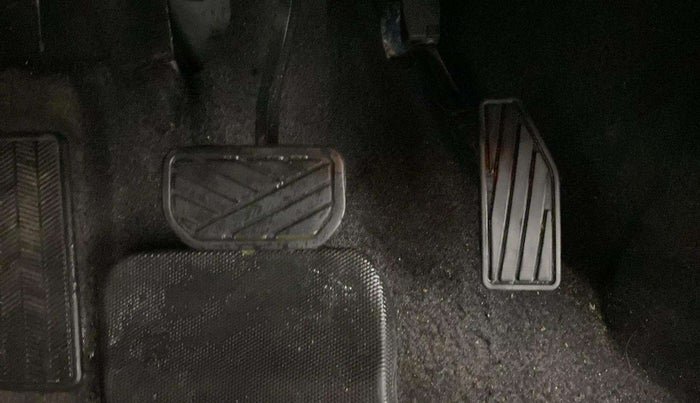2023 Maruti FRONX ALPHA 1.0L TURBO 6 AT, Petrol, Automatic, 17,535 km, Pedals