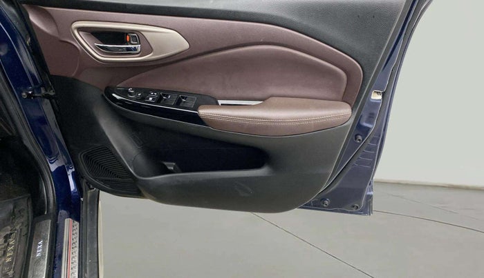 2023 Maruti FRONX ALPHA 1.0L TURBO 6 AT, Petrol, Automatic, 17,535 km, Driver Side Door Panels Control